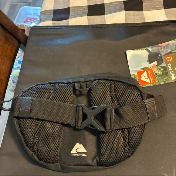 Ozark Trail Black Waist Pack with Logo - Picture 1 of 6